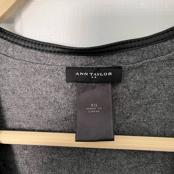 Ann Taylor V-Neck Cardigan - grey - XS - Picture 3 of 6
